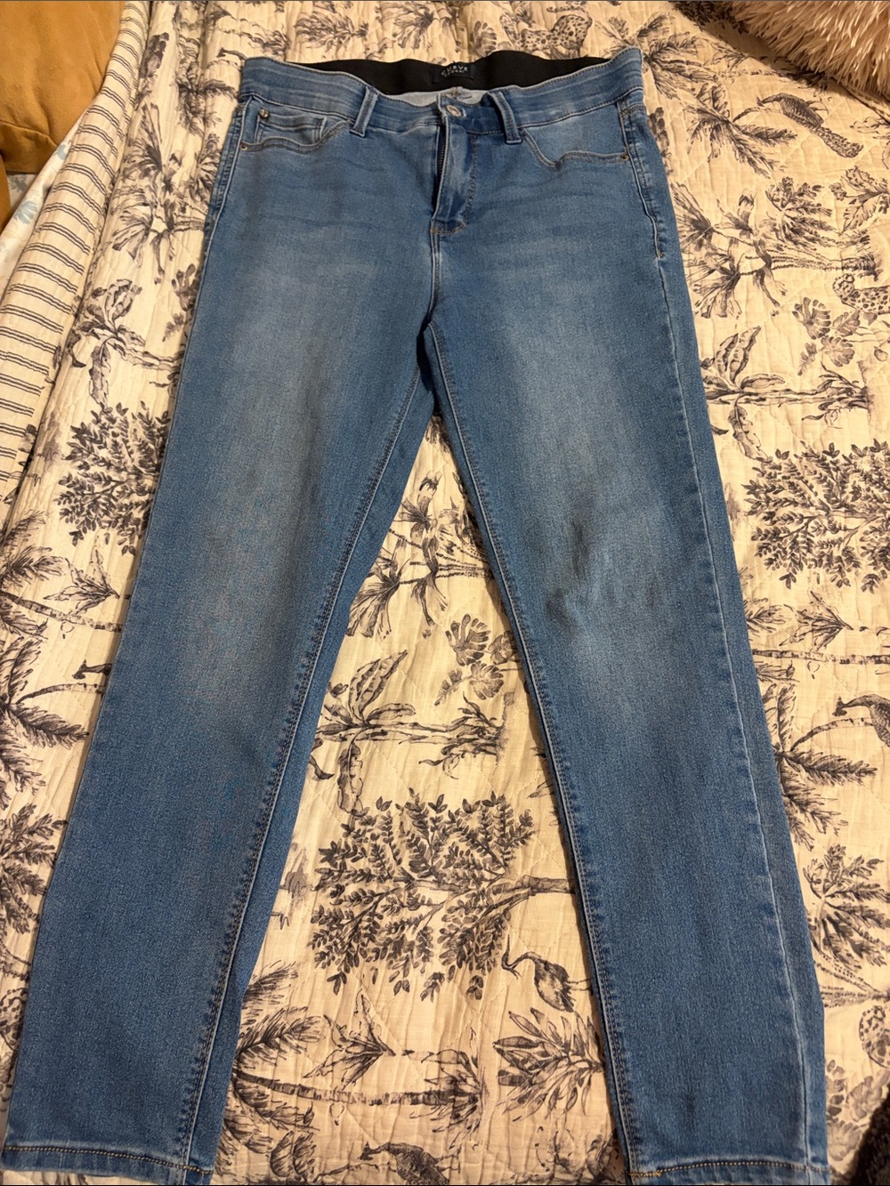 Women’s Mid-Blue Skinny Jeans with Stretch